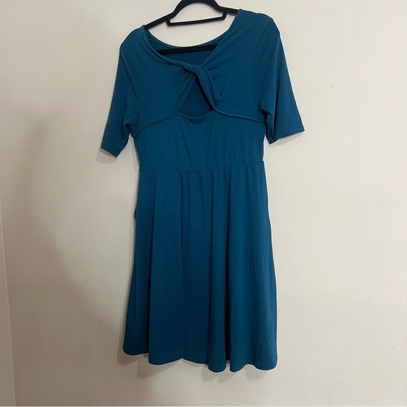 Elegant Teal Dress - Picture 4 of 5